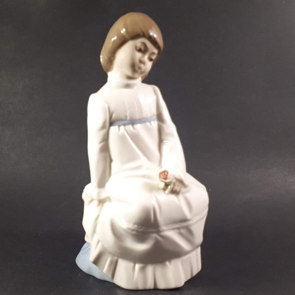 Enrique Nadal Sitting Girl w/ Rose Collectors Edition 1986 Spain - Picture 2 of 8